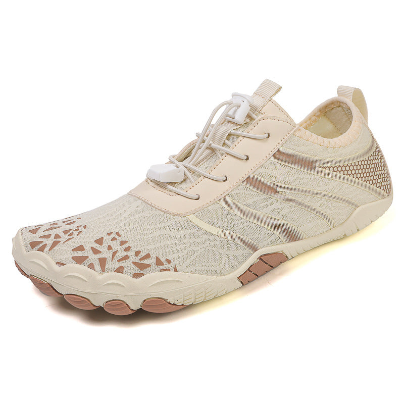 chaussure vitastep beige pour pieds nus, design minimaliste et ultra légÚre pour un confort optimal au quotidien. Cette chaussure durable et respirante améliore la posture naturelle du pied tout en offrant une liberté totale de mouvement. Idéale pour la marche pieds nus, elle garantit un maintien parfait et une sensation de légÚreté durable. Parfaite pour ceux qui cherchent une chaussure naturelle, confortable et adaptée à toutes les activités.