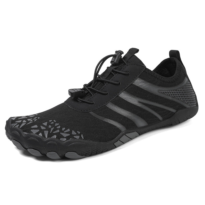 chaussure vitastep noire minimaliste conçue pour offrir une sensation pieds nus, alliant lĂ©gĂšretĂ© extrĂȘme et excellente respirabilitĂ©. Cette chaussure durable assure un confort naturel optimal tout au long de la journĂ©e, tout en amĂ©liorant la posture naturelle du pied. Parfaite pour les activitĂ©s quotidiennes, elle favorise une libertĂ© totale de mouvement grĂące Ă son design ergonomique et ses matĂ©riaux innovants de haute qualitĂ©.